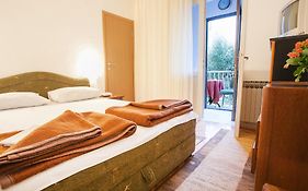 Mali Milocer Bay Accommodation