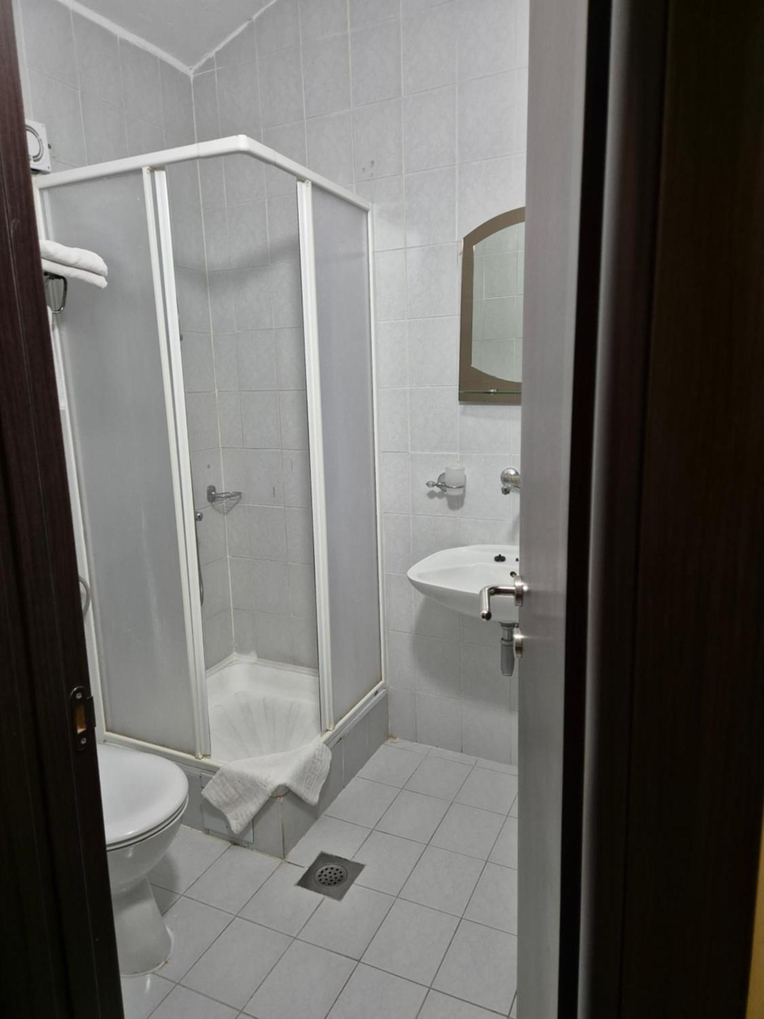 Mali Milocer Bay Accommodation Свети-Стефан Номер фото