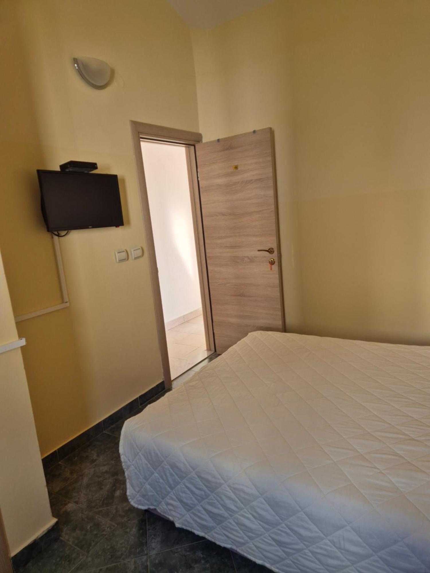 Mali Milocer Bay Accommodation Свети-Стефан Номер фото