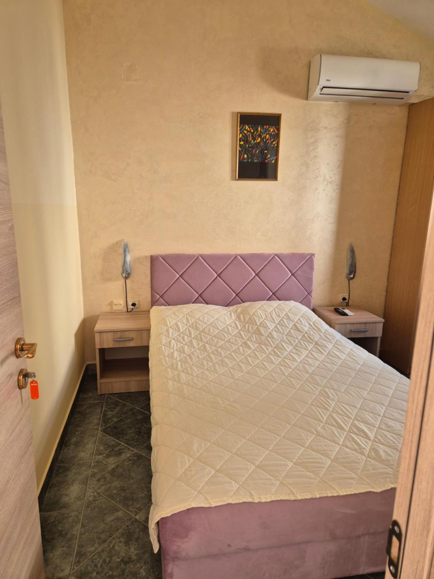 Mali Milocer Bay Accommodation Свети-Стефан Номер фото