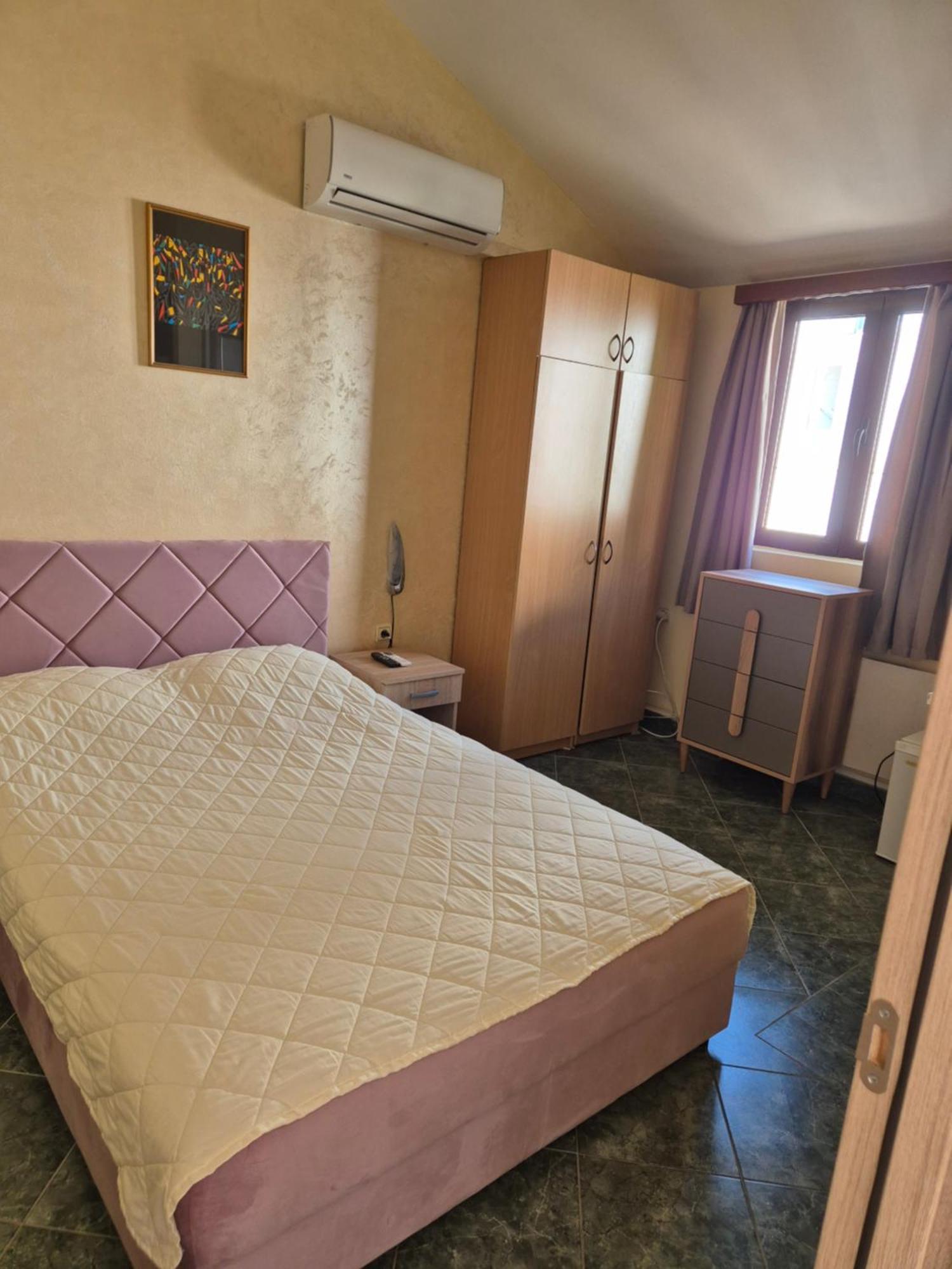 Mali Milocer Bay Accommodation Свети-Стефан Экстерьер фото