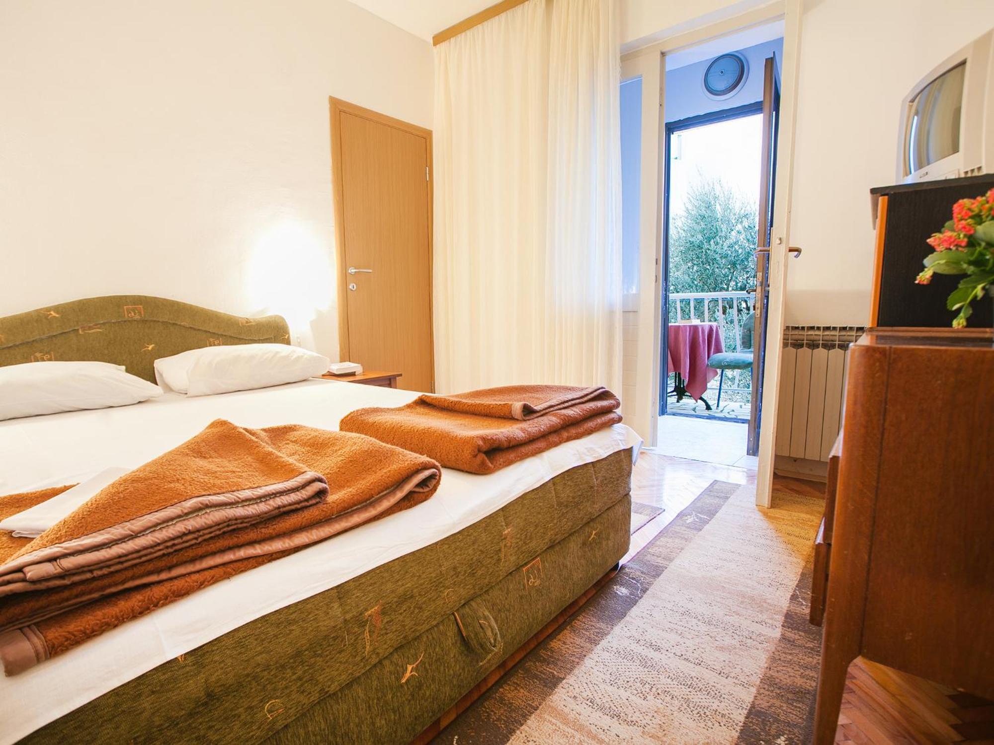 Mali Milocer Bay Accommodation Свети-Стефан Номер фото