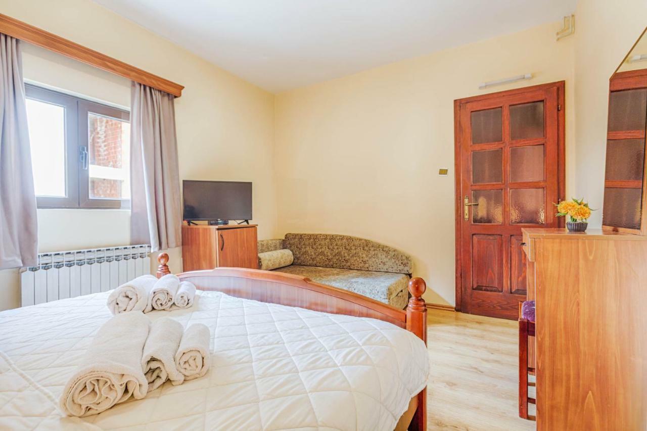 Mali Milocer Bay Accommodation Свети-Стефан Экстерьер фото