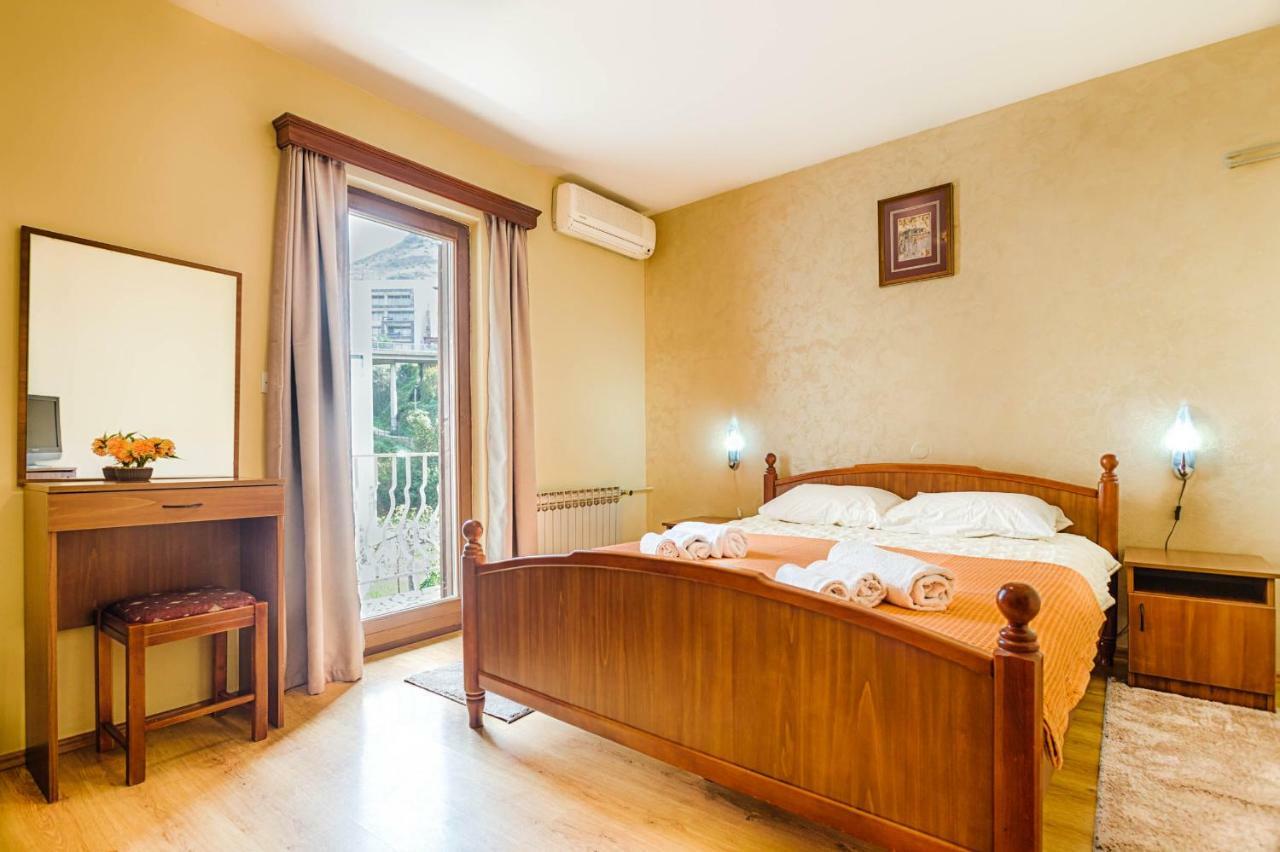 Mali Milocer Bay Accommodation Свети-Стефан Экстерьер фото