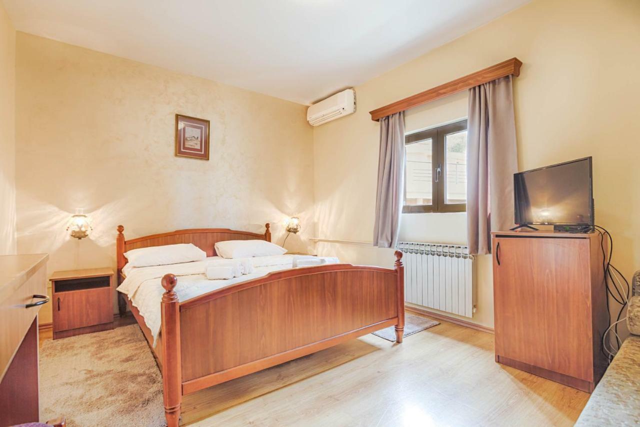 Mali Milocer Bay Accommodation Свети-Стефан Экстерьер фото