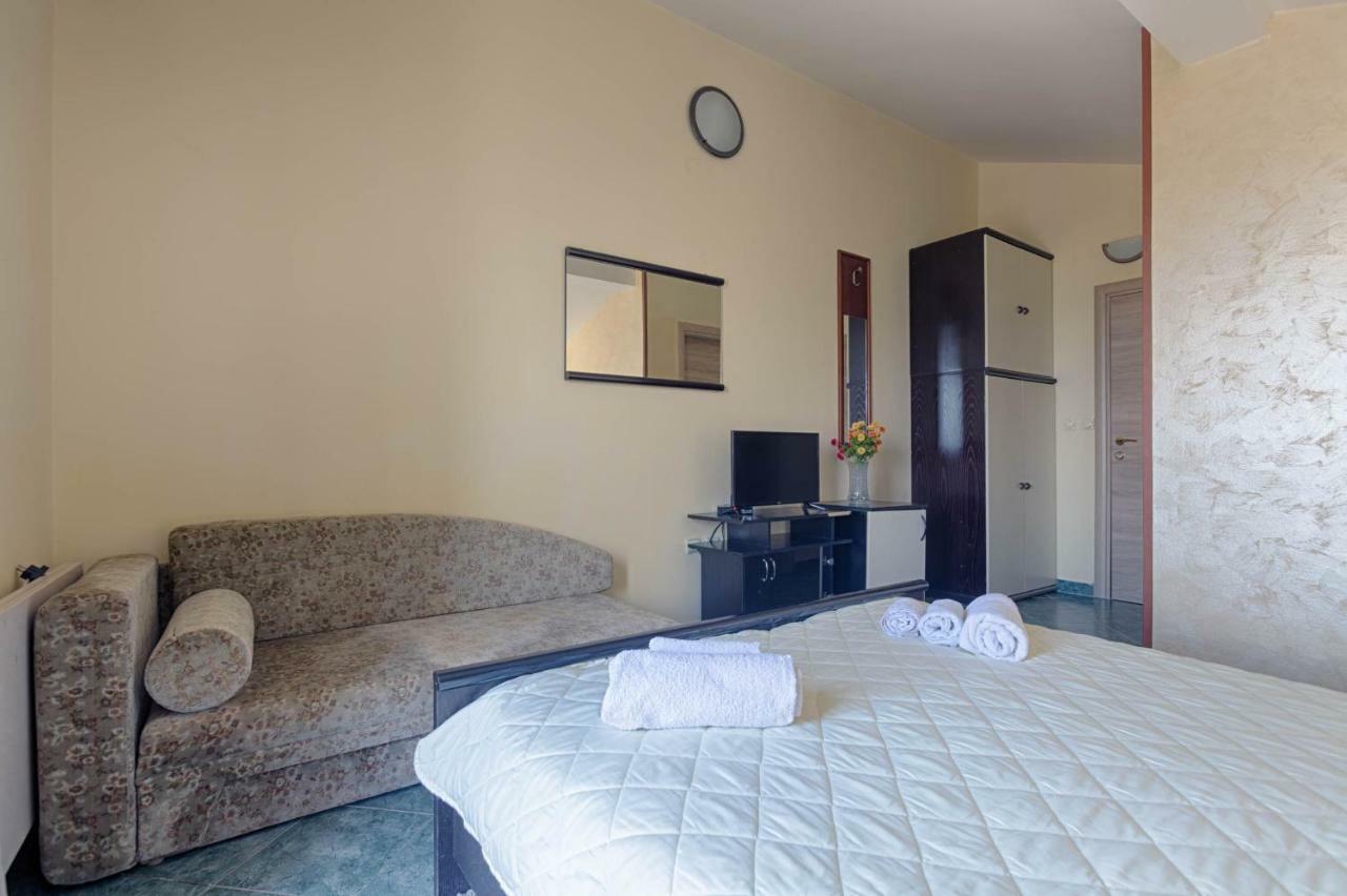 Mali Milocer Bay Accommodation Свети-Стефан Экстерьер фото