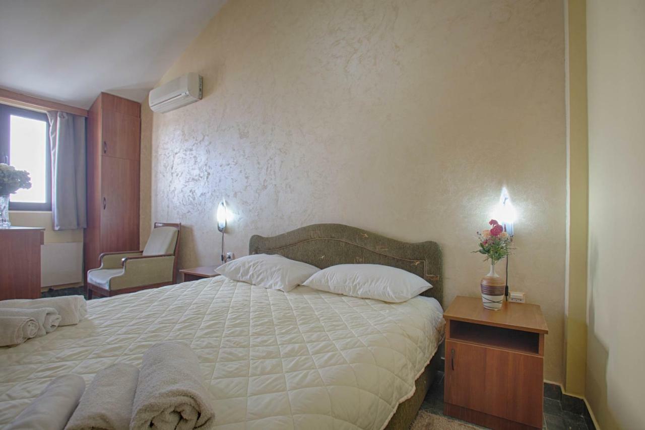 Mali Milocer Bay Accommodation Свети-Стефан Экстерьер фото