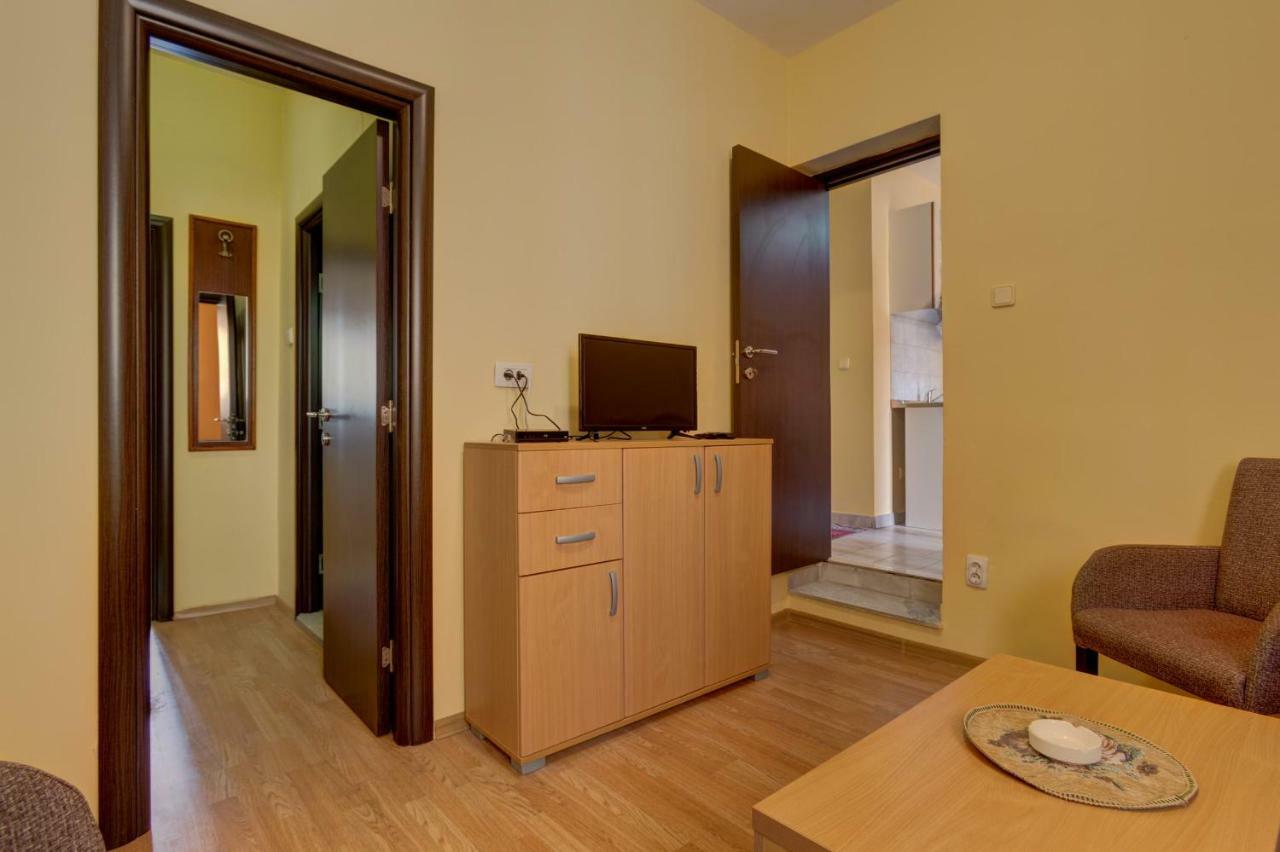 Mali Milocer Bay Accommodation Свети-Стефан Экстерьер фото